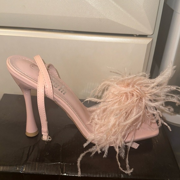 Feather Heels - Picture 1 of 2